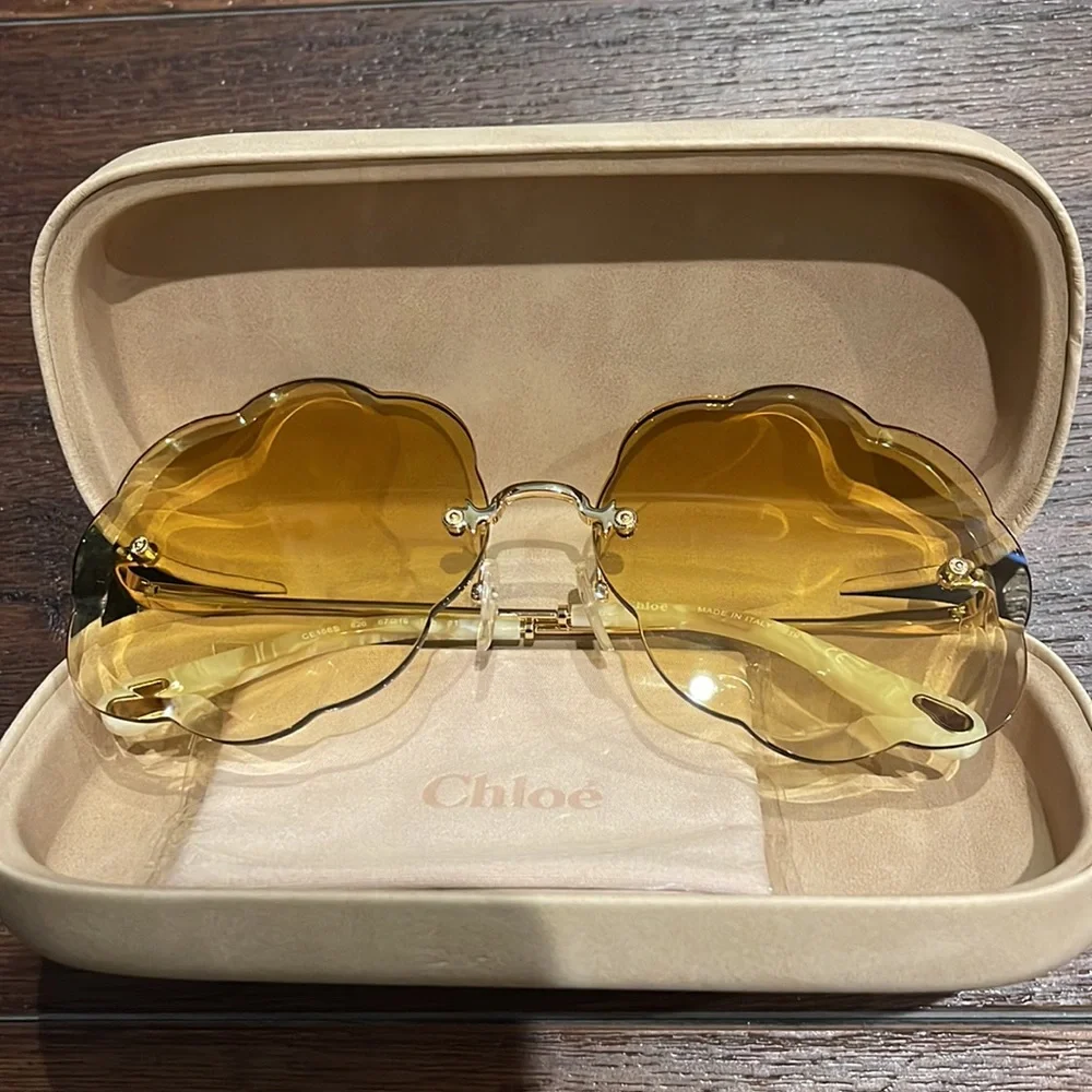Chloe Oversized Scallops Sunglasses NWOT with Case and Cleaning Cloth